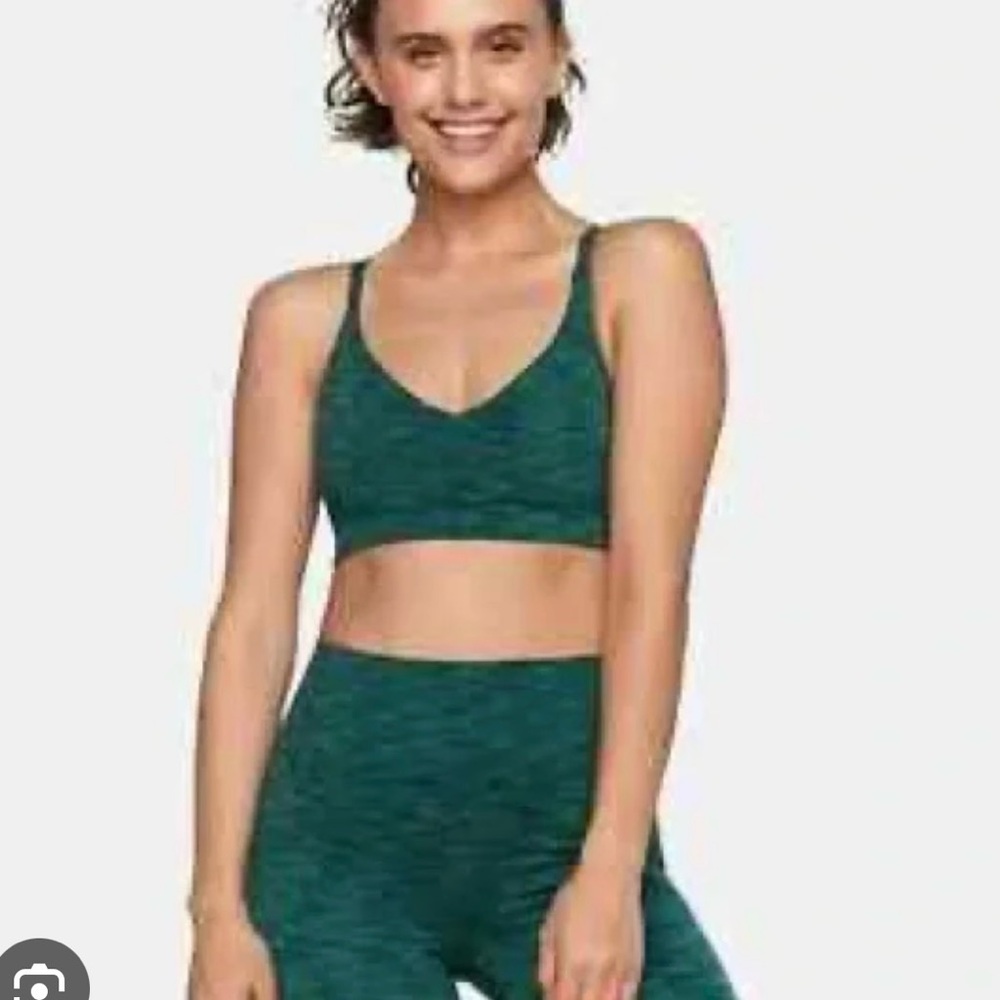 OV FreeForm Sports Bra in Conifer